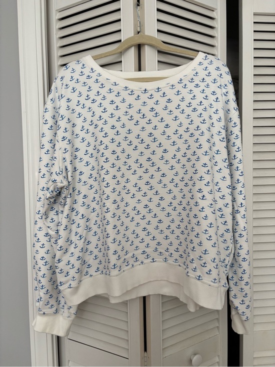 Sara Fitz Sweaters - Women's Anchor-Print Crewneck Sweatshirt - White / Blue